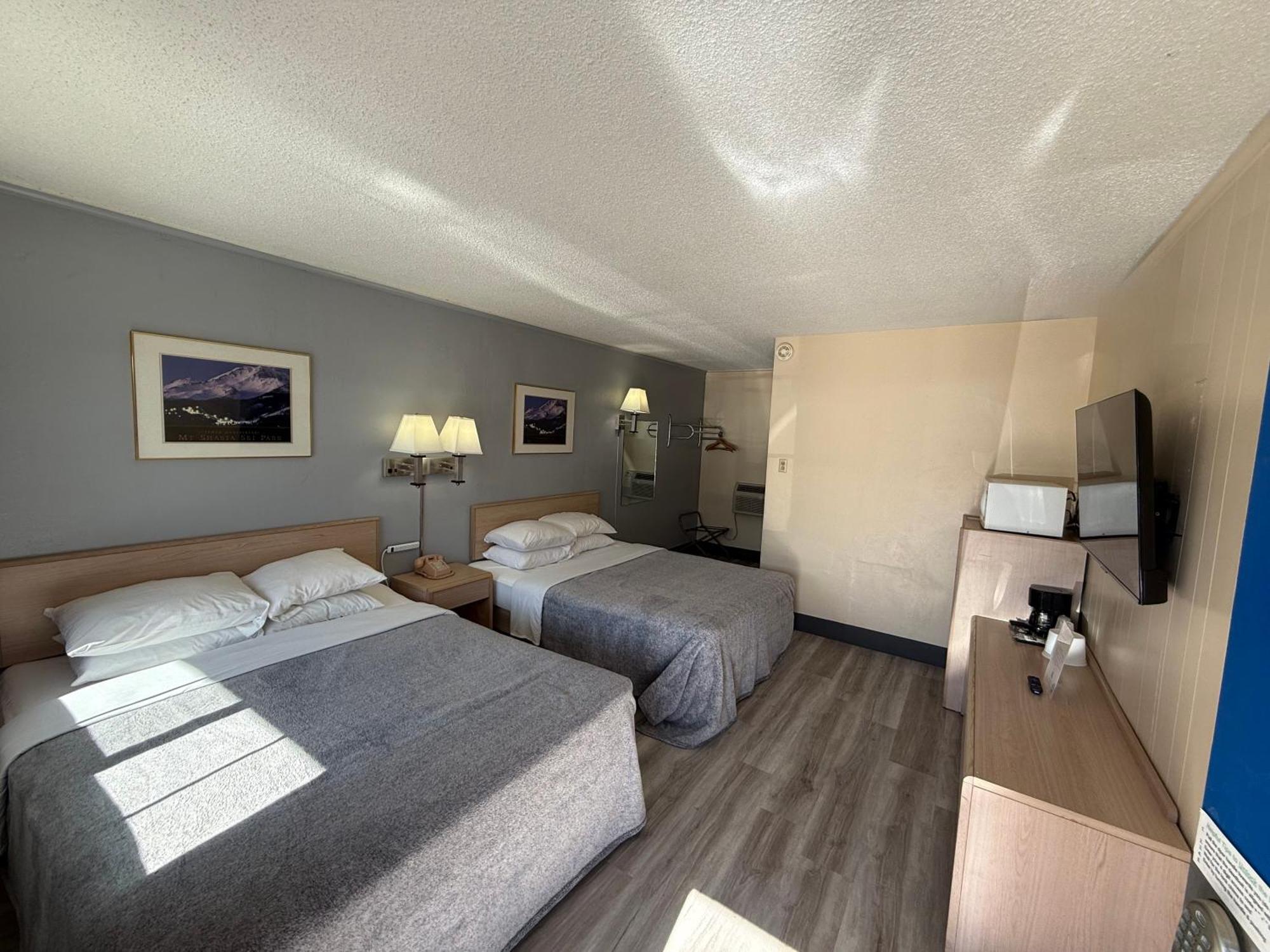 Pine Needles Inn Mount Shasta Εξωτερικό φωτογραφία
