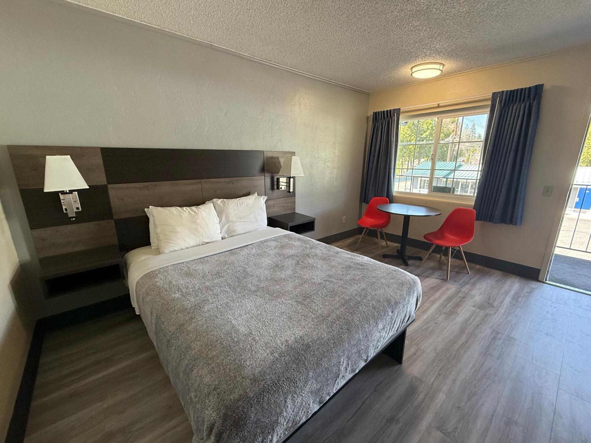 Pine Needles Inn Mount Shasta Εξωτερικό φωτογραφία