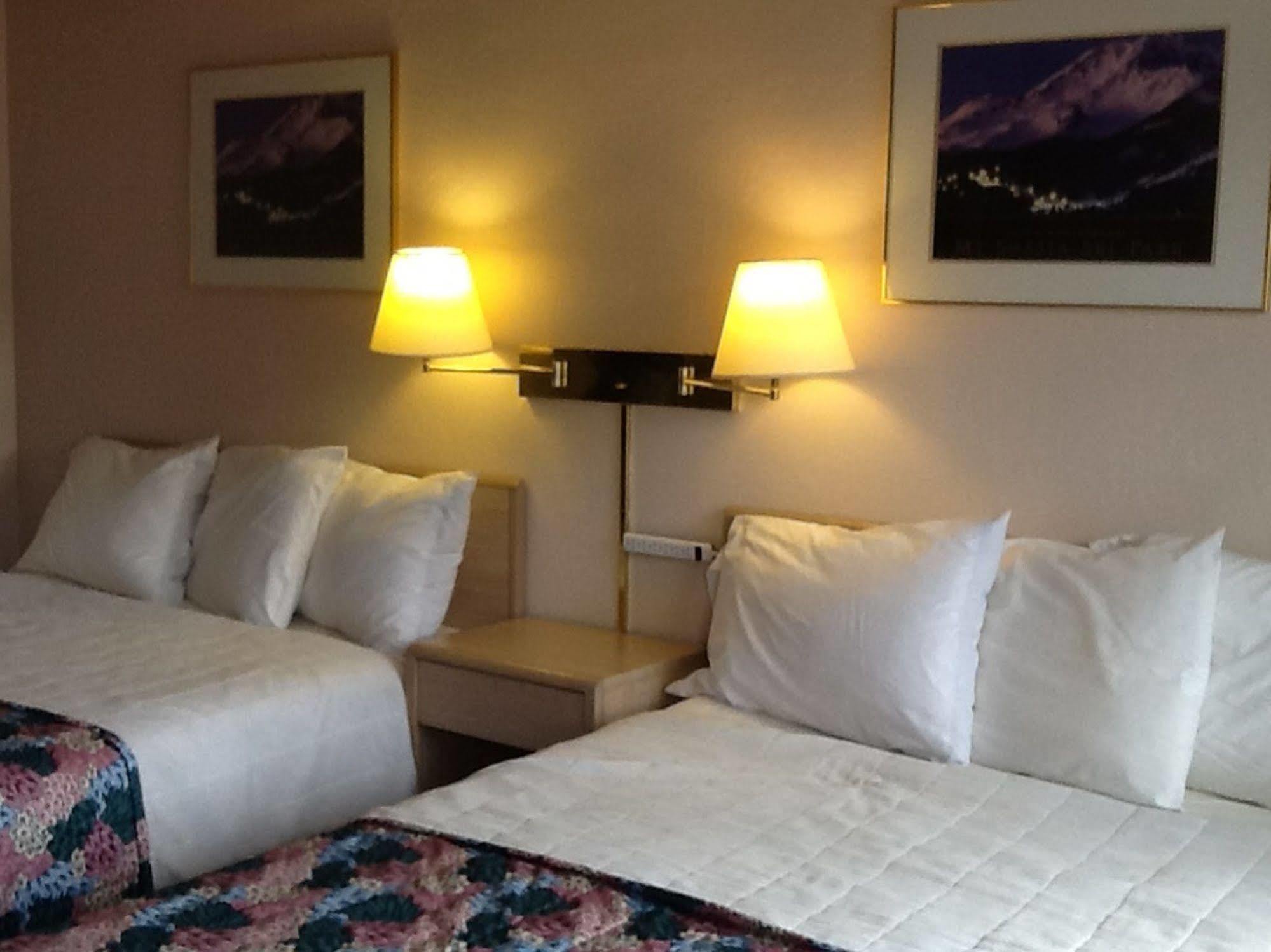 Pine Needles Inn Mount Shasta Εξωτερικό φωτογραφία