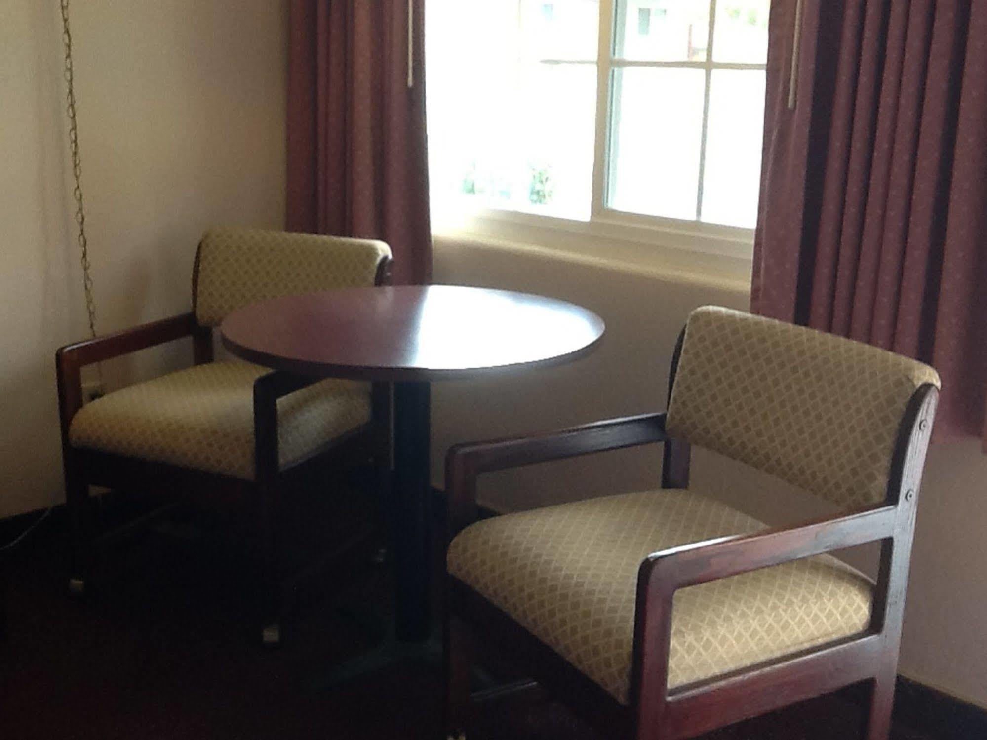 Pine Needles Inn Mount Shasta Εξωτερικό φωτογραφία