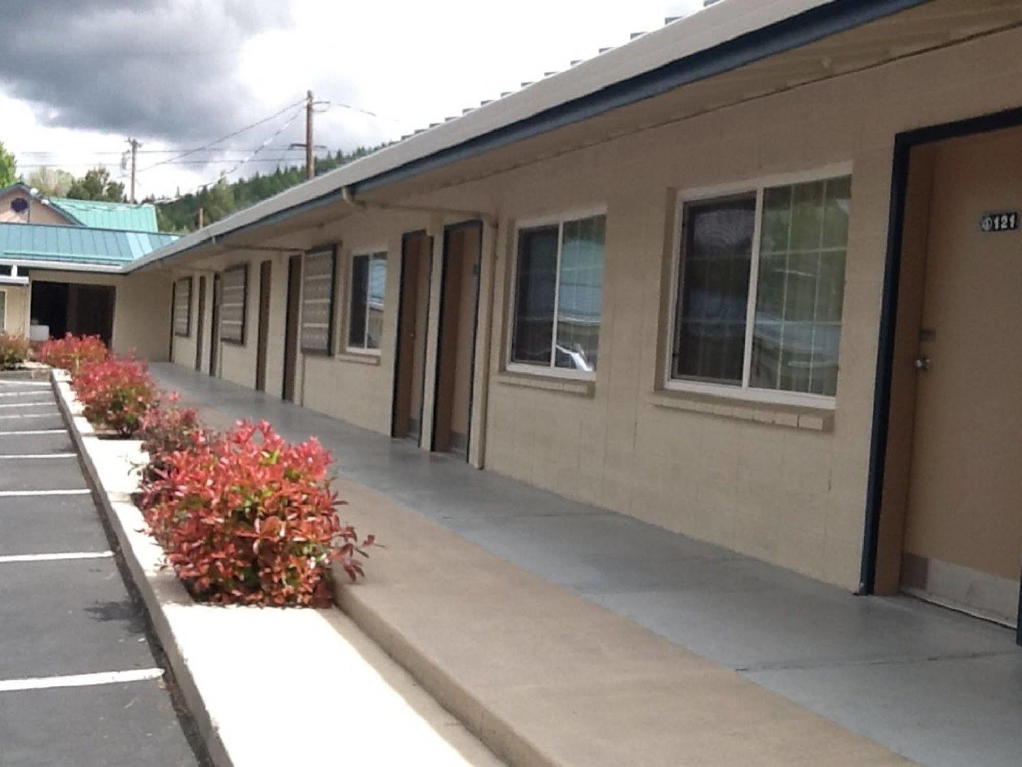 Pine Needles Inn Mount Shasta Εξωτερικό φωτογραφία