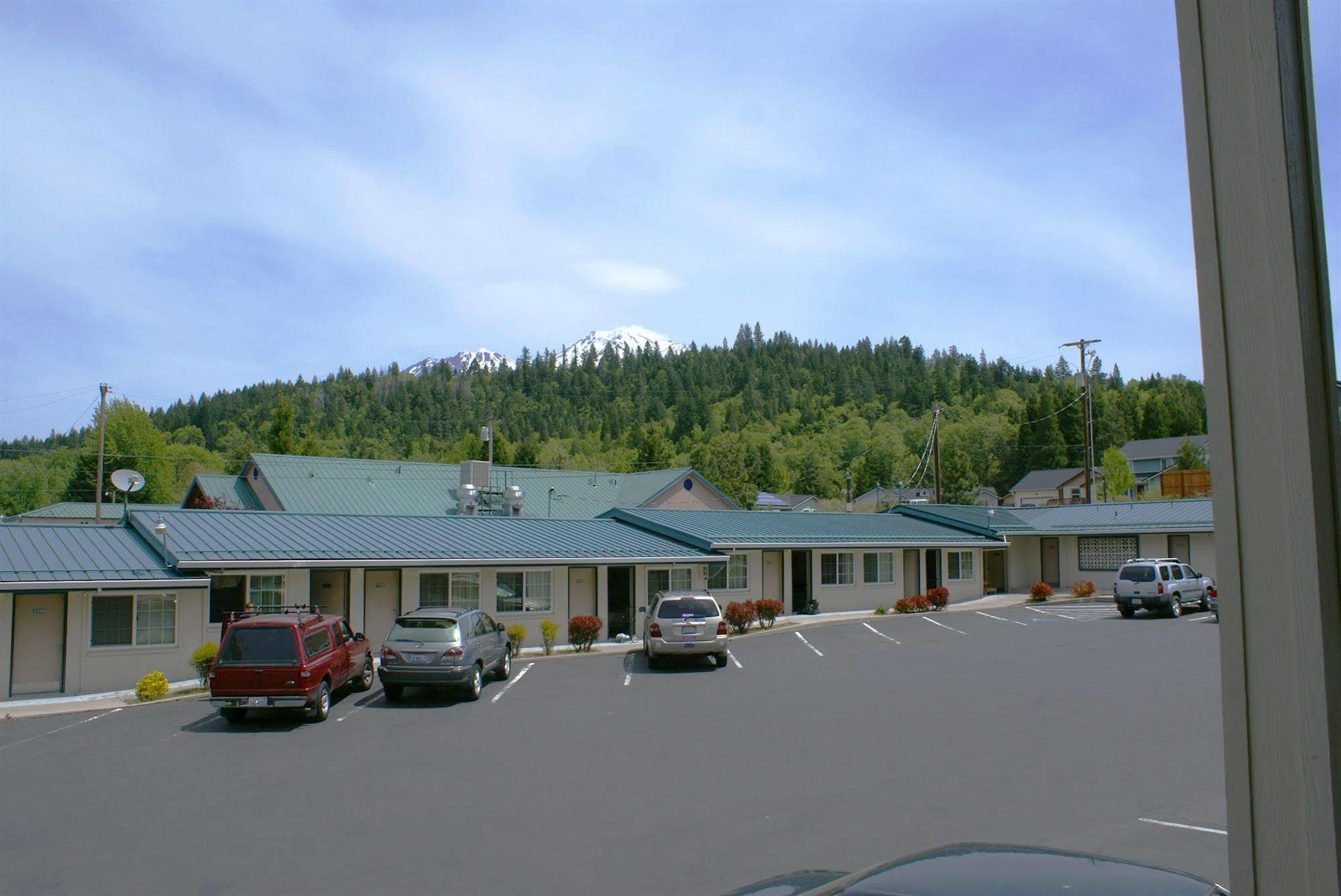 Pine Needles Inn Mount Shasta Εξωτερικό φωτογραφία